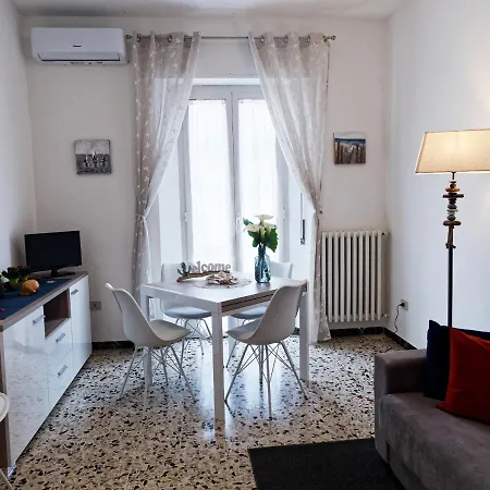 Nautes Apartment *