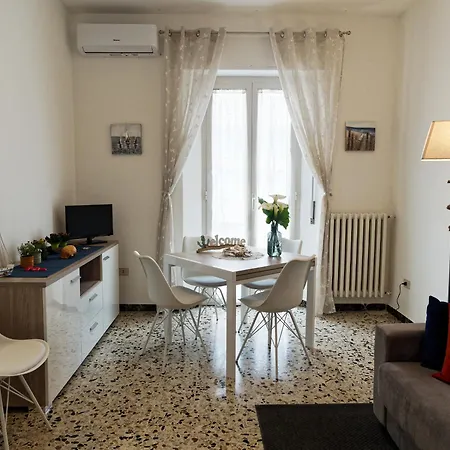 Nautes Apartment *